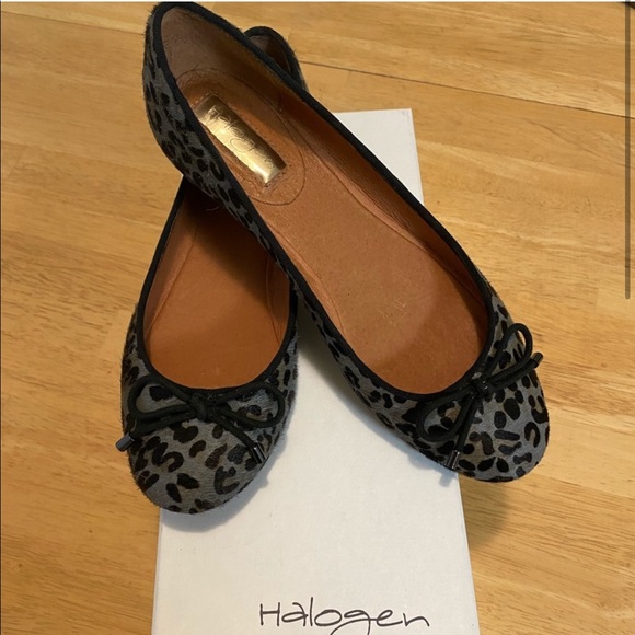 Halogen grey calf hair leopard floats bow front 7M leather
